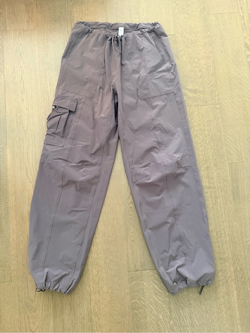 Alo Women’s athletic pants- drawstring in Mauve Gray- XS